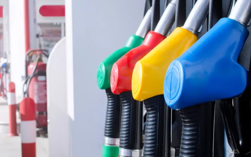 CARBURANTI- ADOC- BENE IL TAGLIO DI 25 CENTESIMI, MA 20 GIORNI NON BASTANO